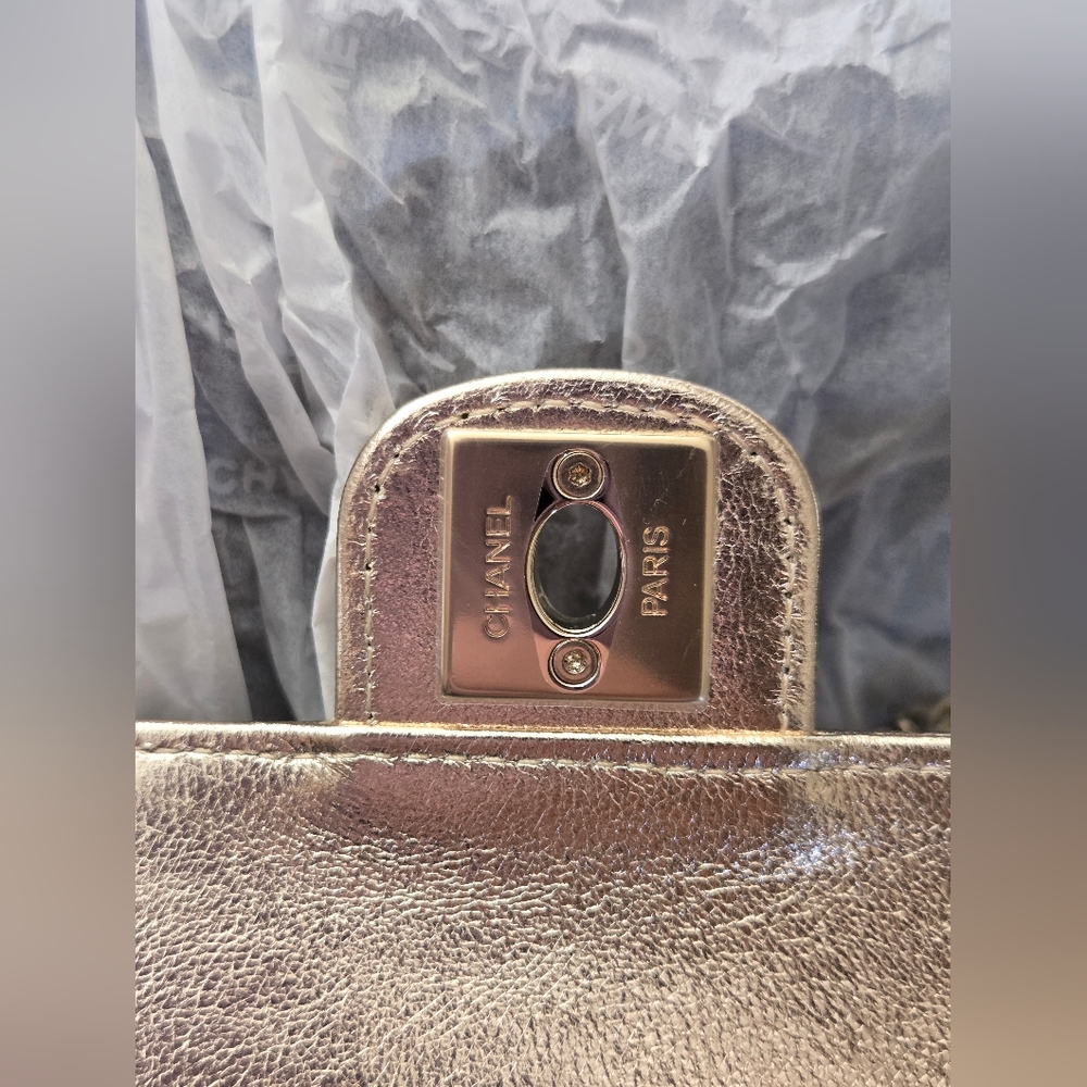 CHANEL Heart Clutch on Chain. - Picture 11 of 11